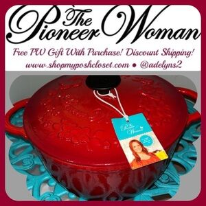 🌺 NWOT Pioneer Woman Red Cast Iron & Enamel Dutch Oven, Chili Pot